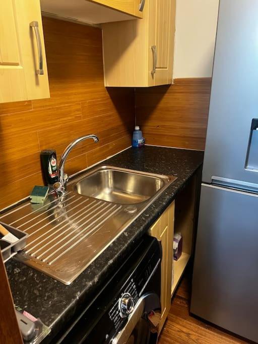 One Bedroom Apartment In Gorgie With New Central Heating System Эдинбург Экстерьер фото